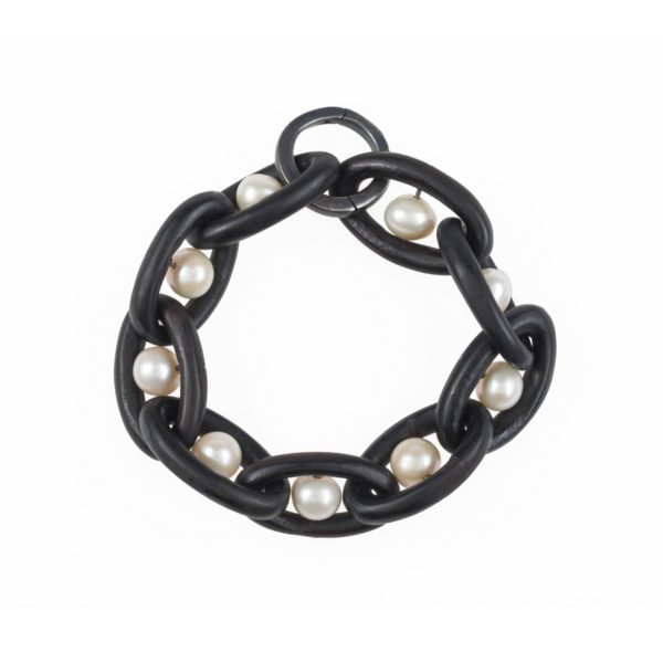 Oval Ebony Chain and Pearls Bracelet